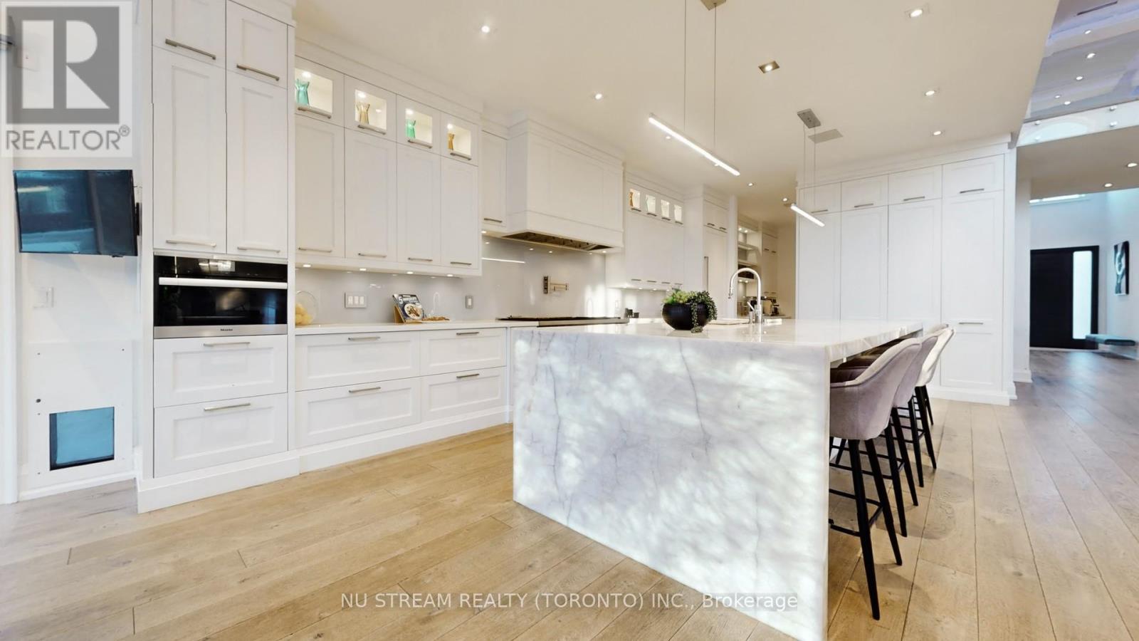 3425 LAKESHORE ROAD W - 21