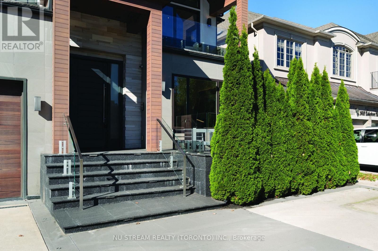 3425 LAKESHORE ROAD W - 2
