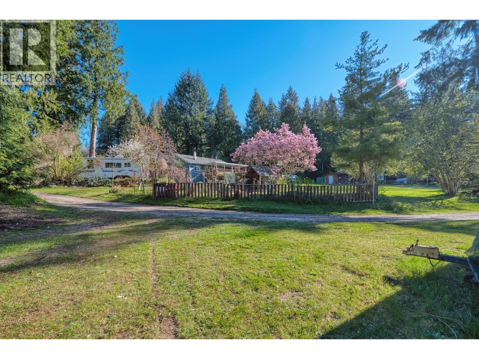1106 A & B GLADWIN TRAIL ROAD, Roberts Creek