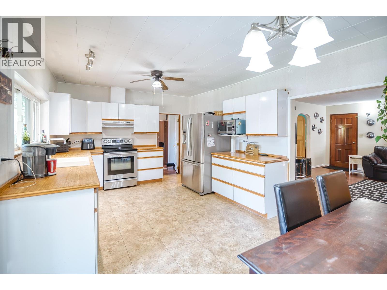 1106 A & B GLADWIN TRAIL ROAD, Roberts Creek