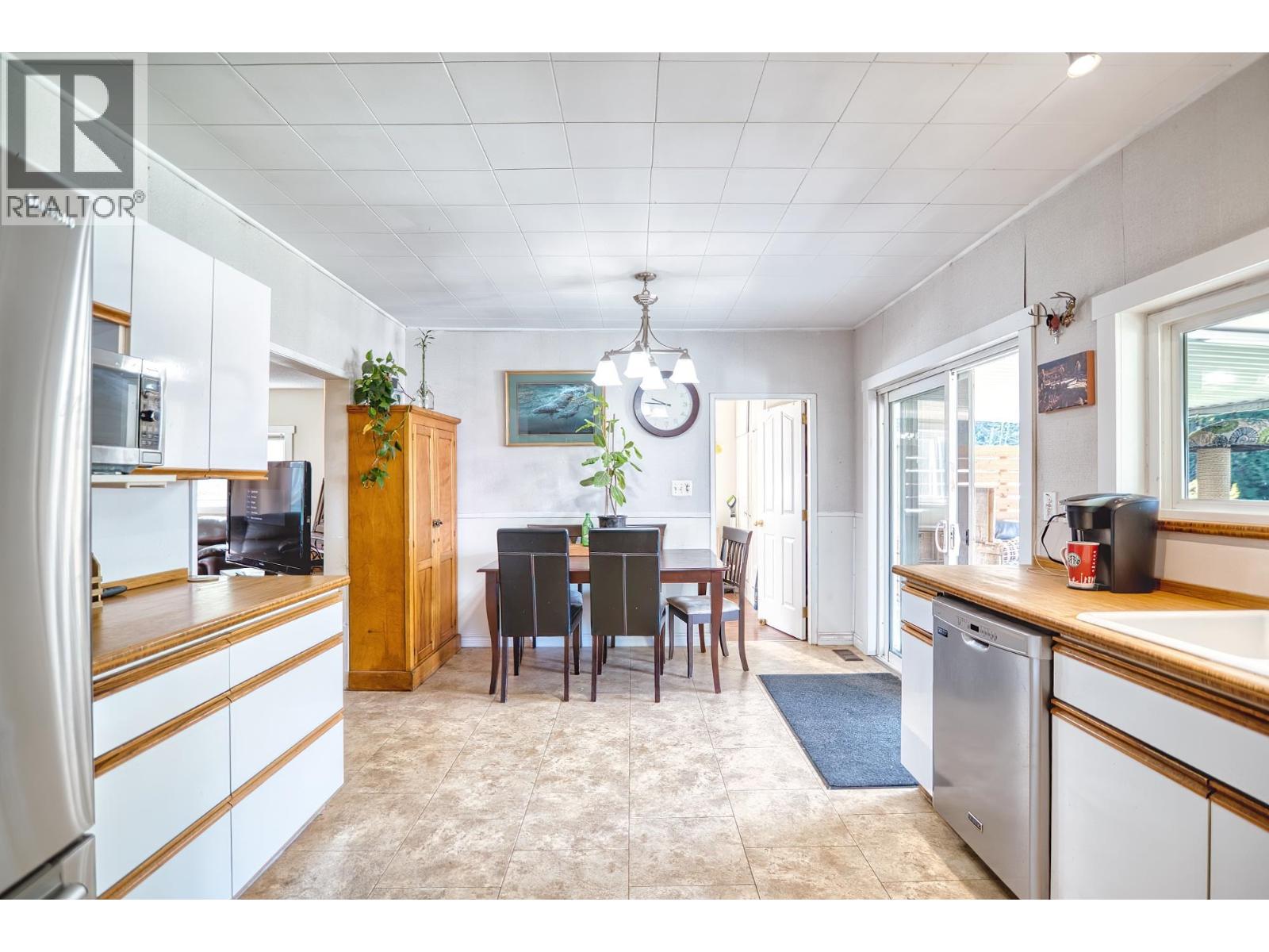 1106 A & B GLADWIN TRAIL ROAD, Roberts Creek