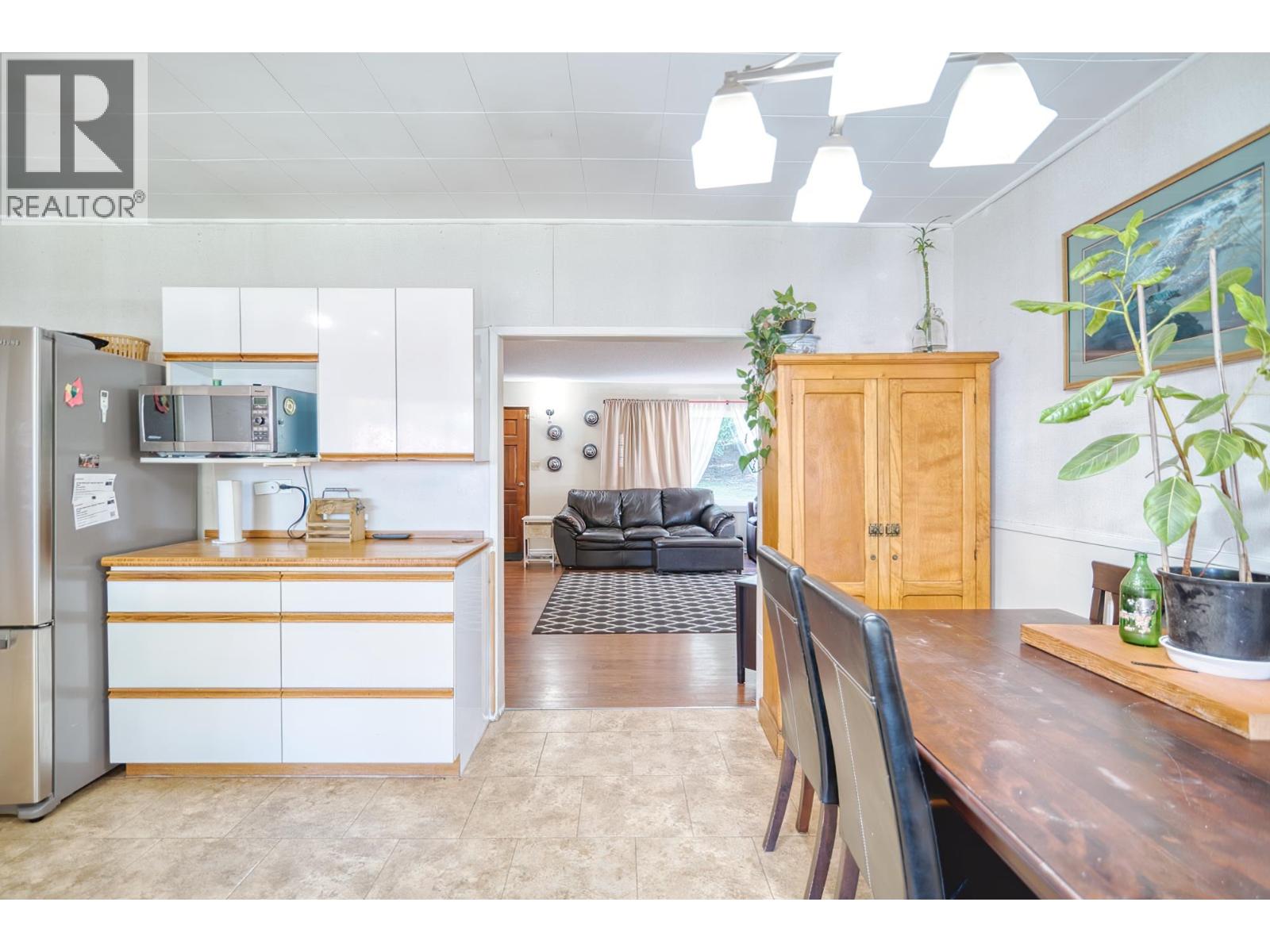 1106 A & B GLADWIN TRAIL ROAD, Roberts Creek