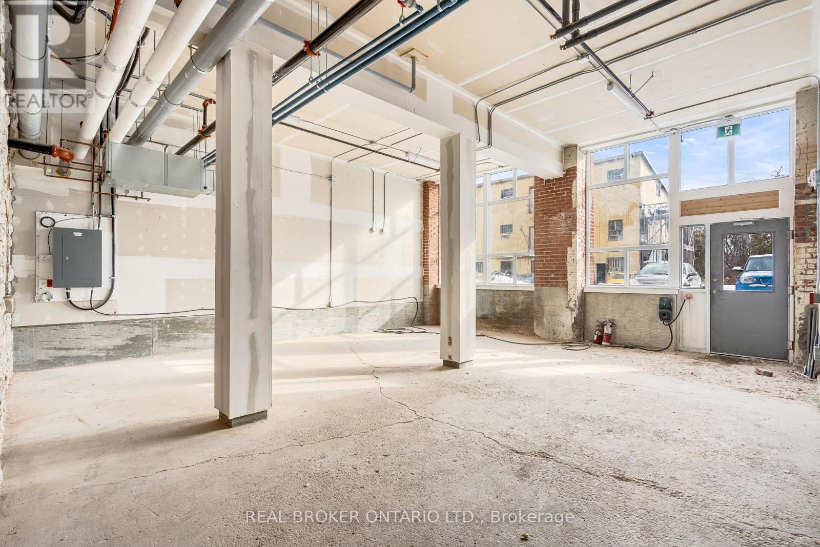 Studio for Rent in Ottawa – 006 – 150 MILL STREET, Ottawa – By Peter Sagos - Image 3