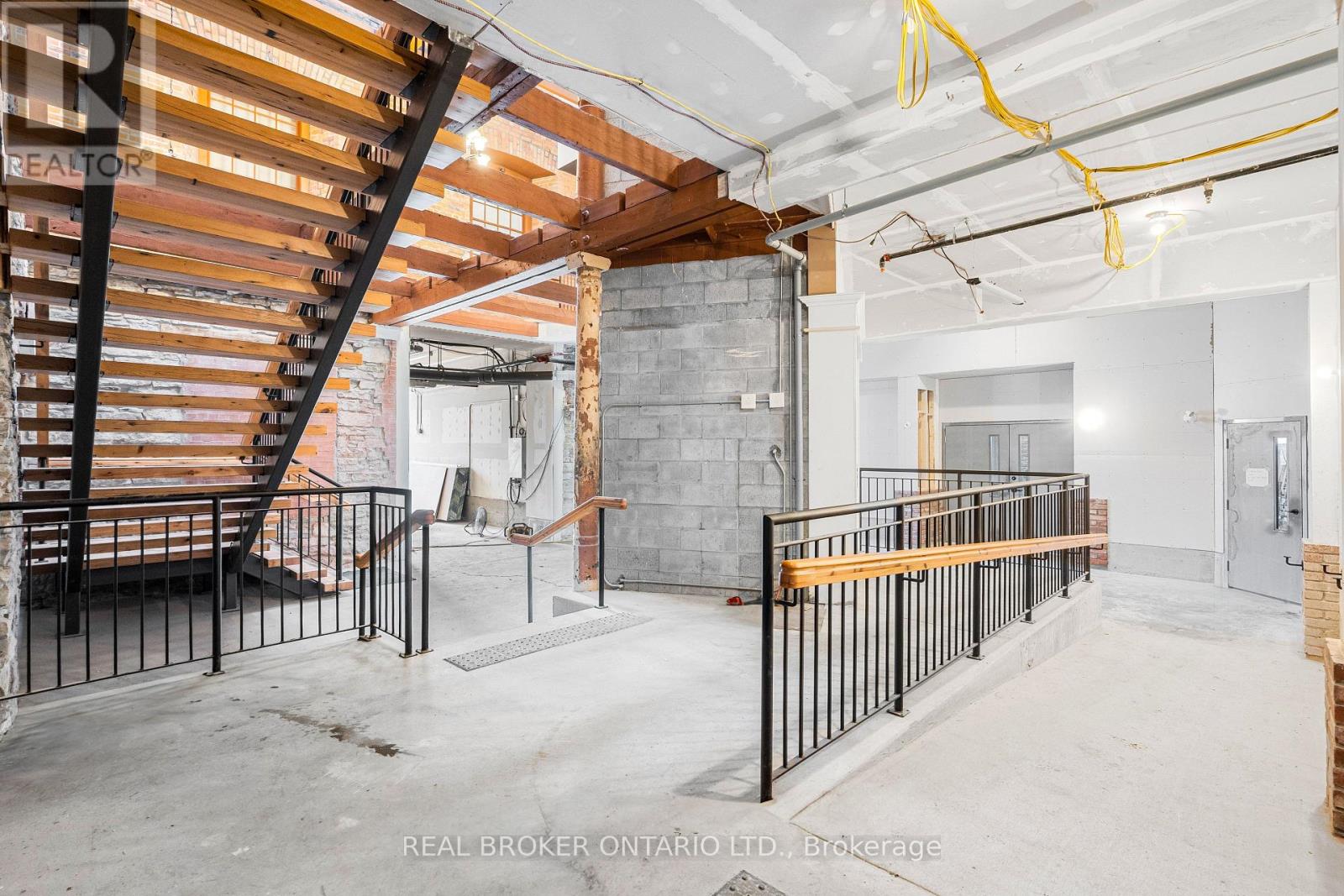 Studio for Rent in Ottawa – 009 – 150 MILL STREET, Ottawa – By Peter Sagos - Image 4