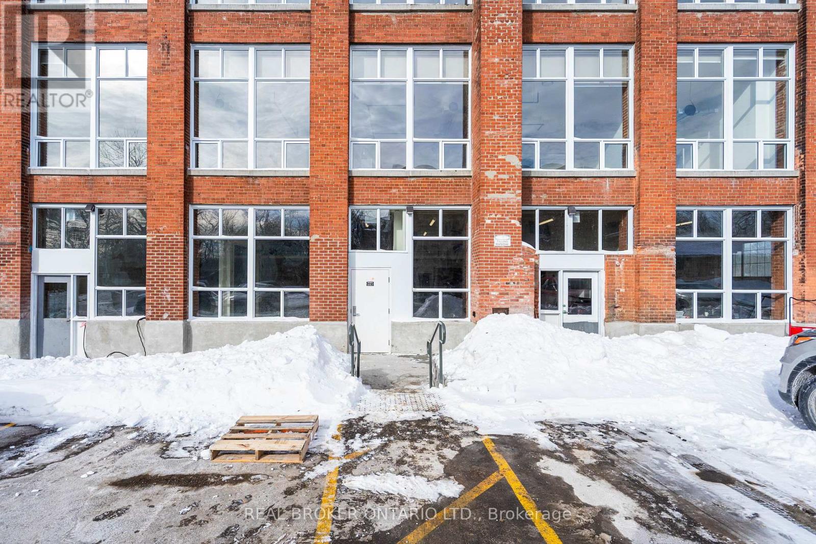 Studio for Rent in Ottawa – 009 – 150 MILL STREET, Ottawa – By Peter Sagos - Image 39