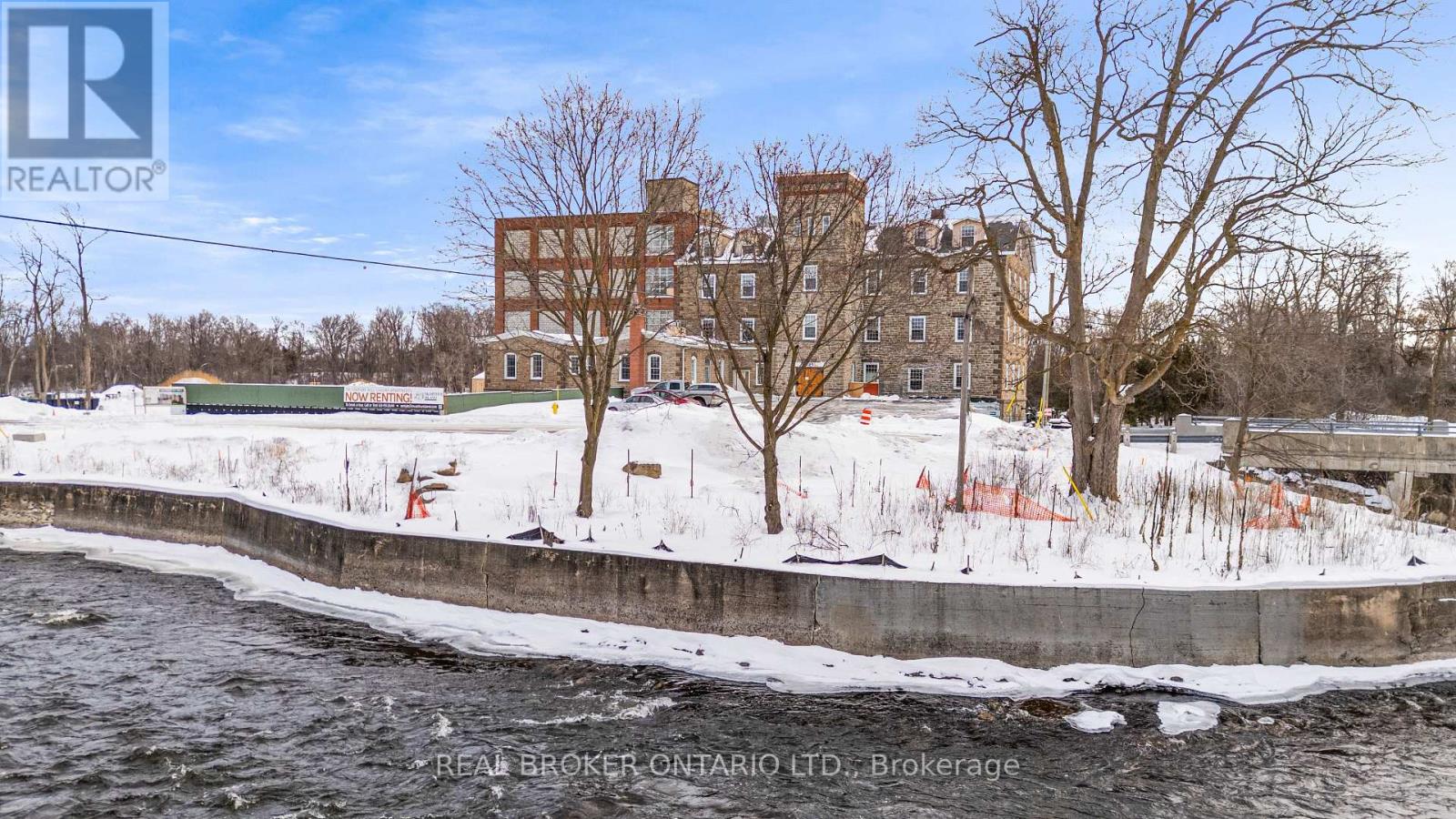 Studio for Rent in Ottawa – 009 – 150 MILL STREET, Ottawa – By Peter Sagos - Image 15