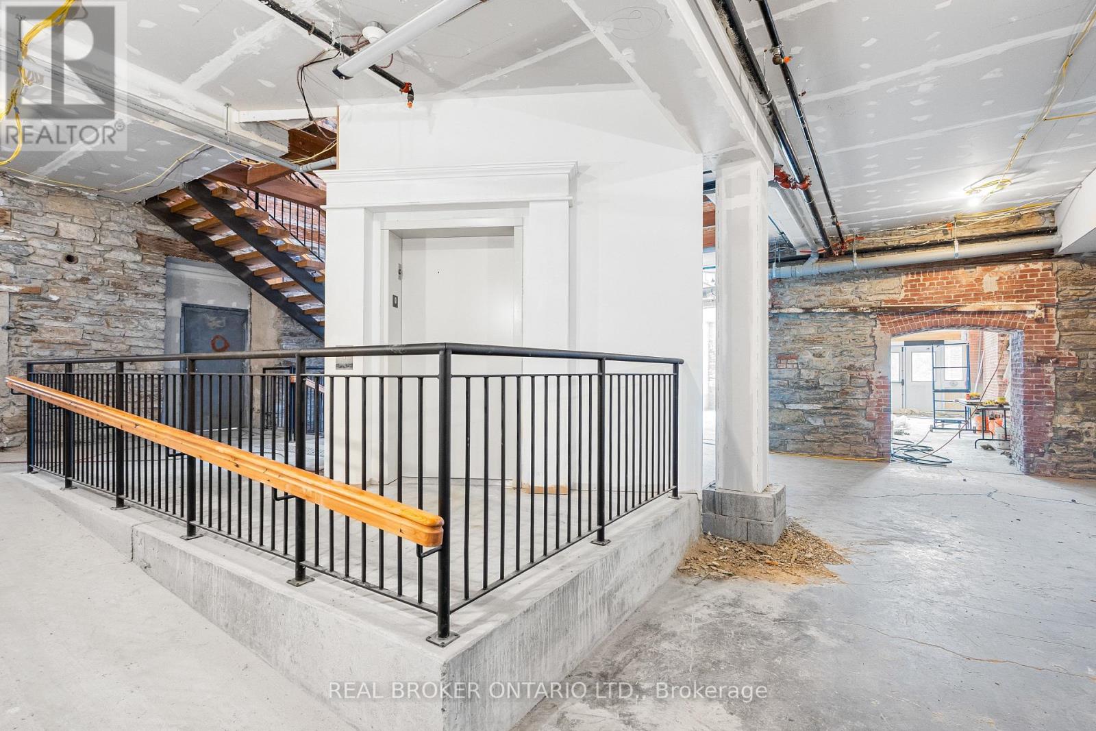 Studio for Rent in Ottawa – 004 – 150 MILL STREET, Ottawa – By Peter Sagos - Image 36