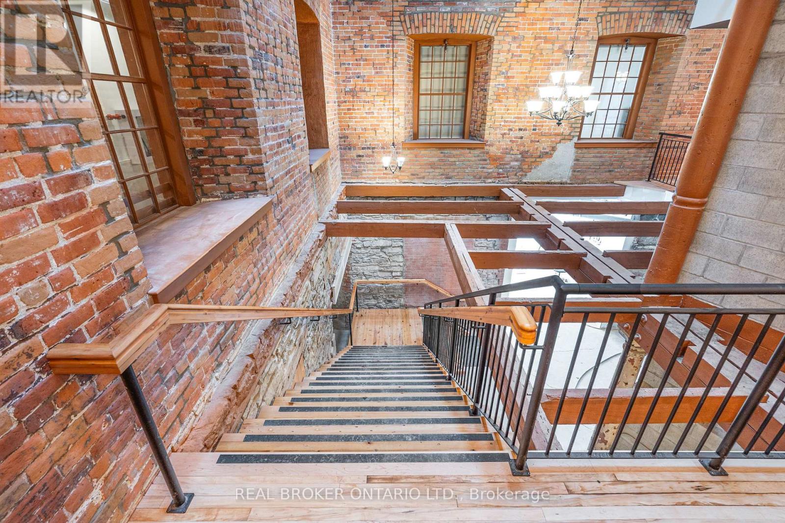 Studio for Rent in Ottawa – 007 – 150 MILL STREET, Ottawa – By Peter Sagos - Image 10