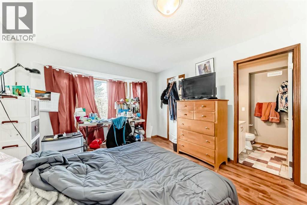 Single Family House 4 Level for Sale in  Hawkwood Boulevard NW Hawkwood Calgary 