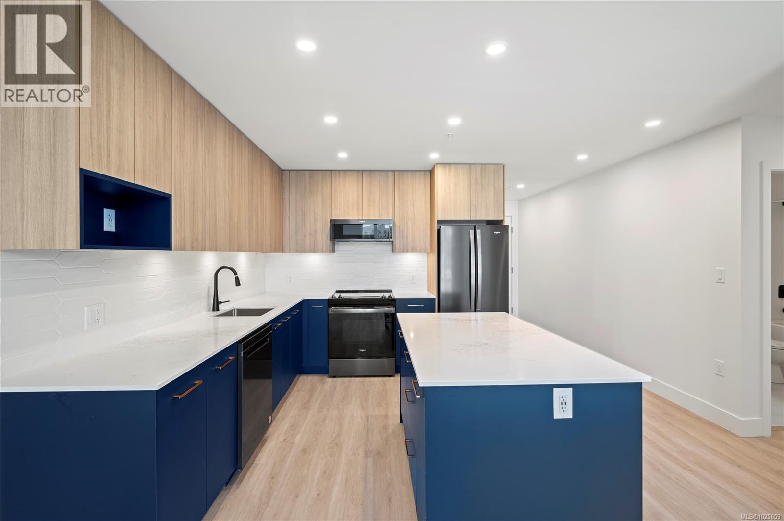 542 920 Reunion Avenue, Langford