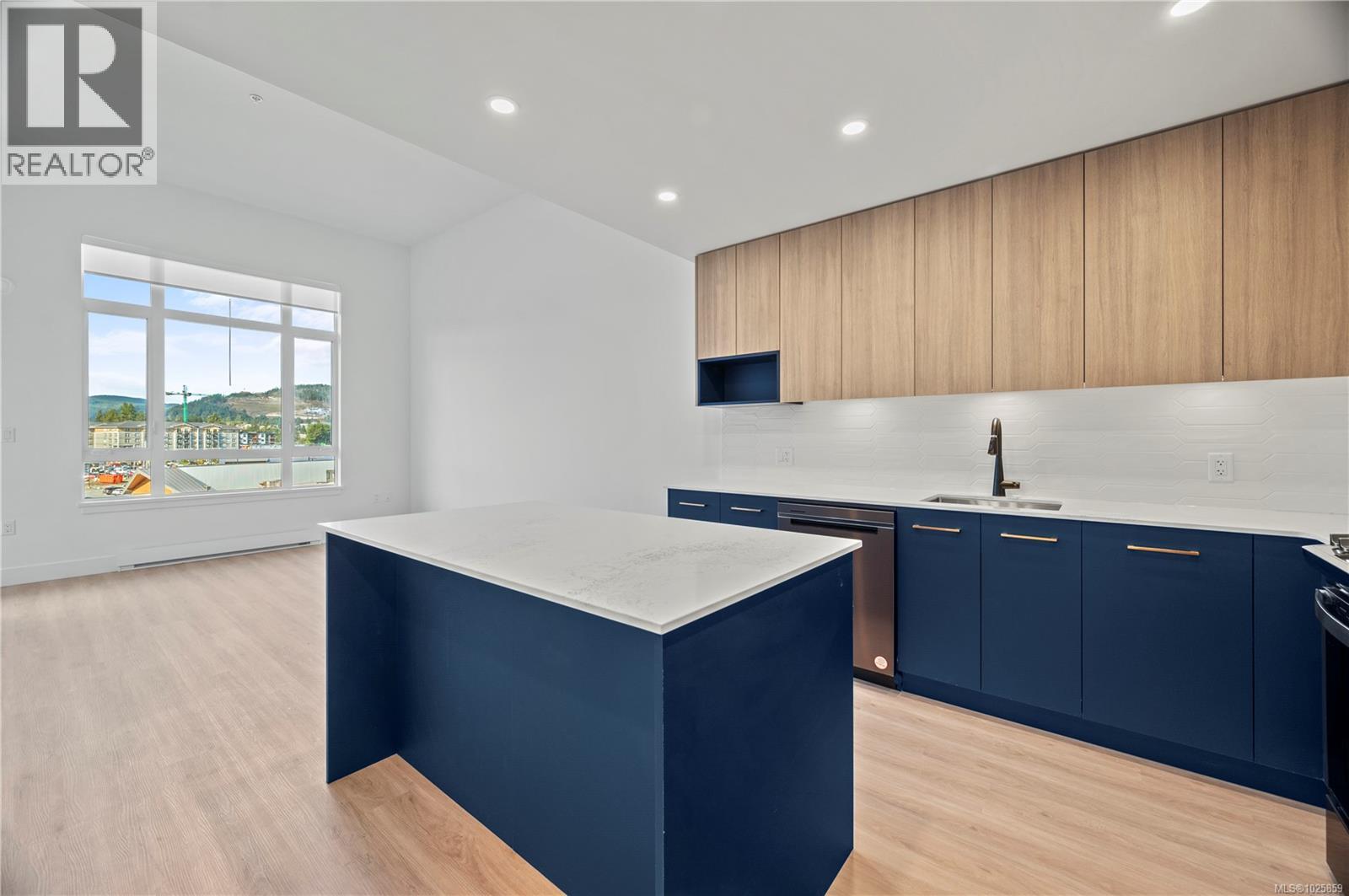 542 920 Reunion Avenue, Langford