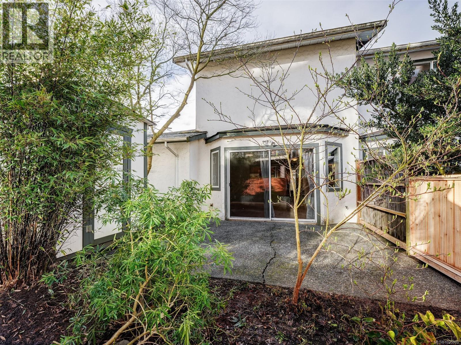 4 9923 Seventh Street, Sidney