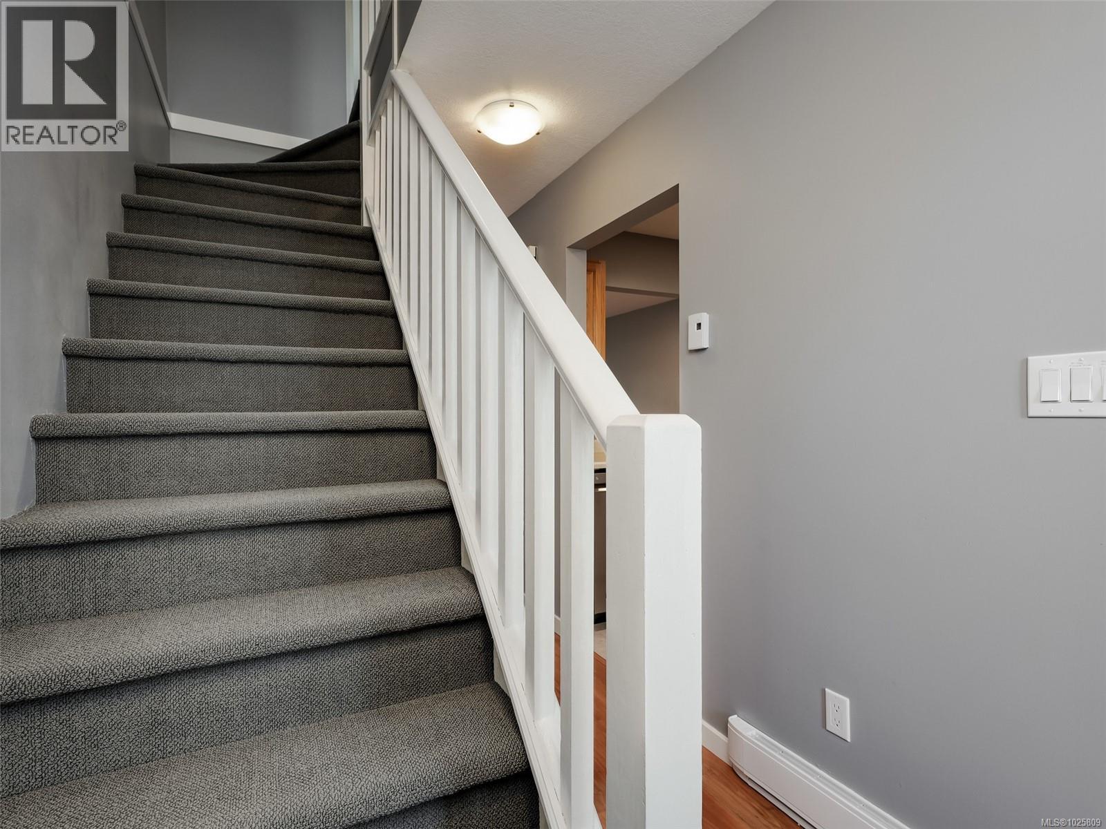 4 9923 Seventh Street, Sidney