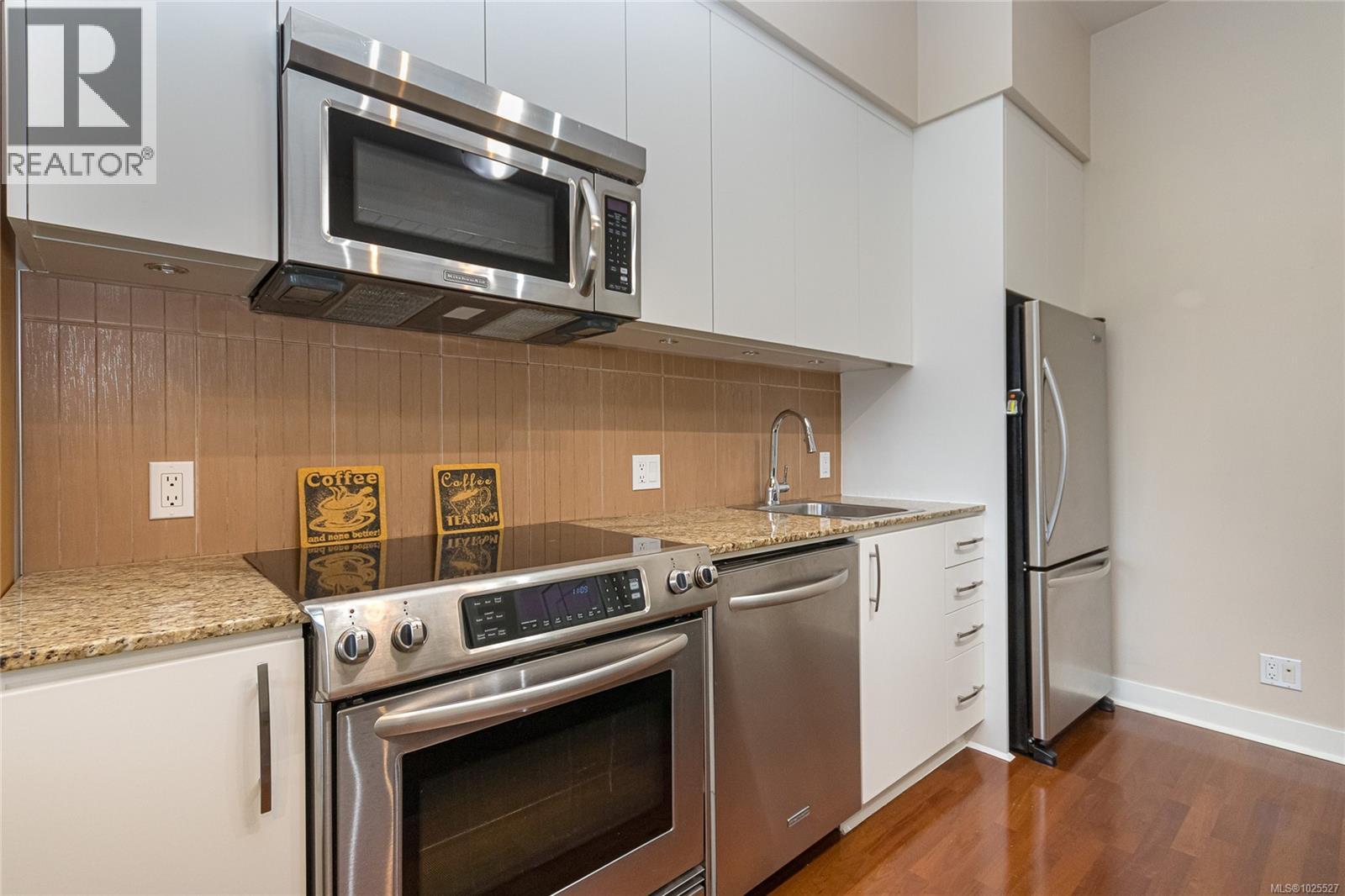 #407 1395 BEAR MOUNTAIN PKWY - 11