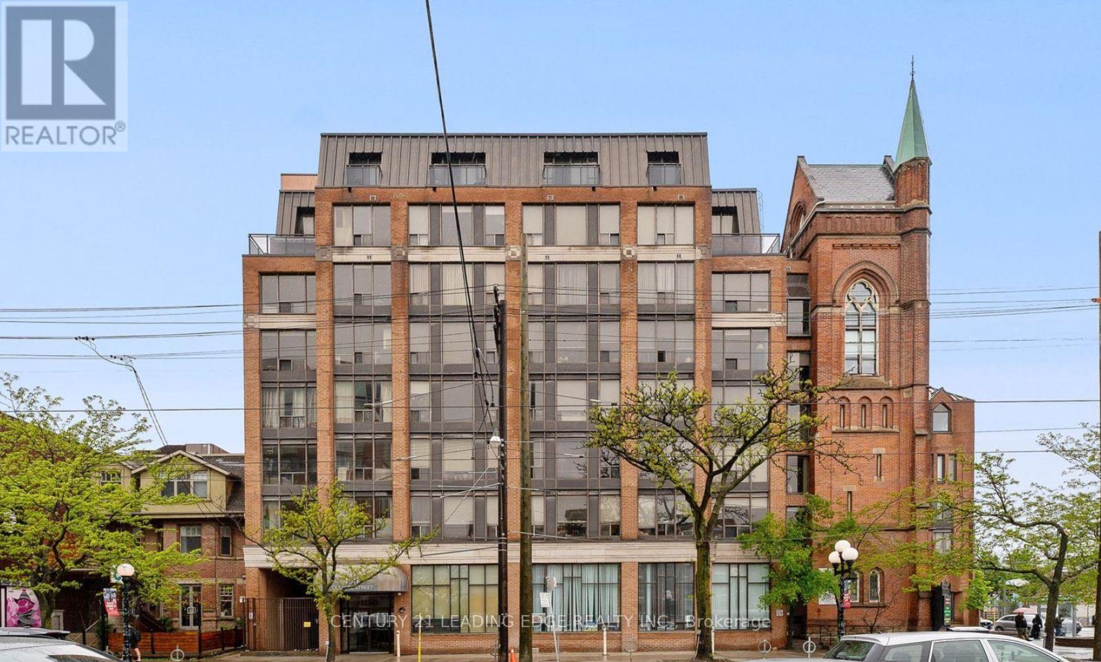 404 - 456 COLLEGE STREET