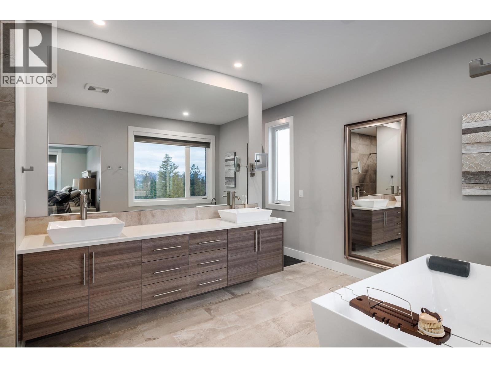 2501 Tallus Heights Drive, West Kelowna