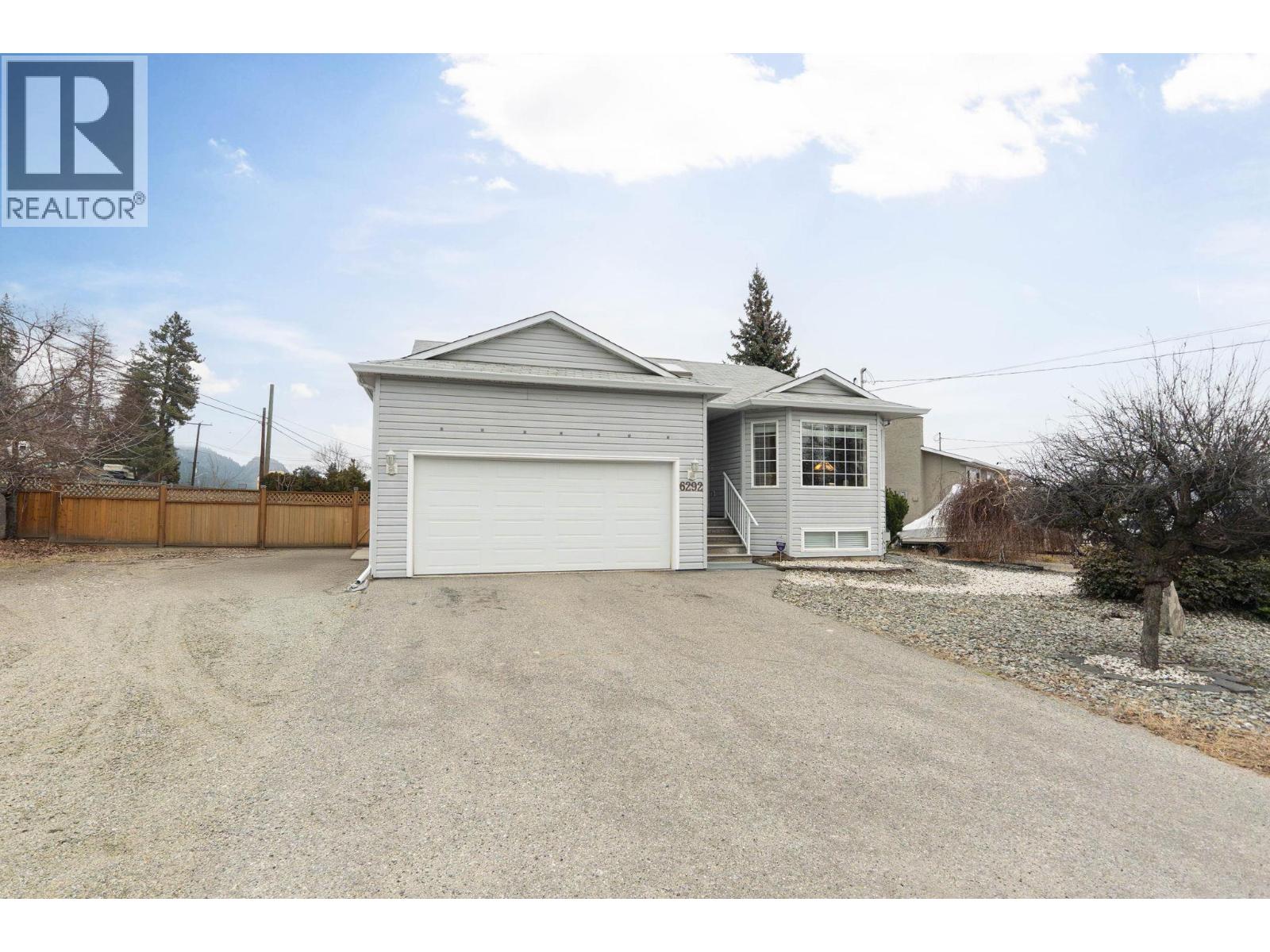 6292 Whinton Crescent - 3