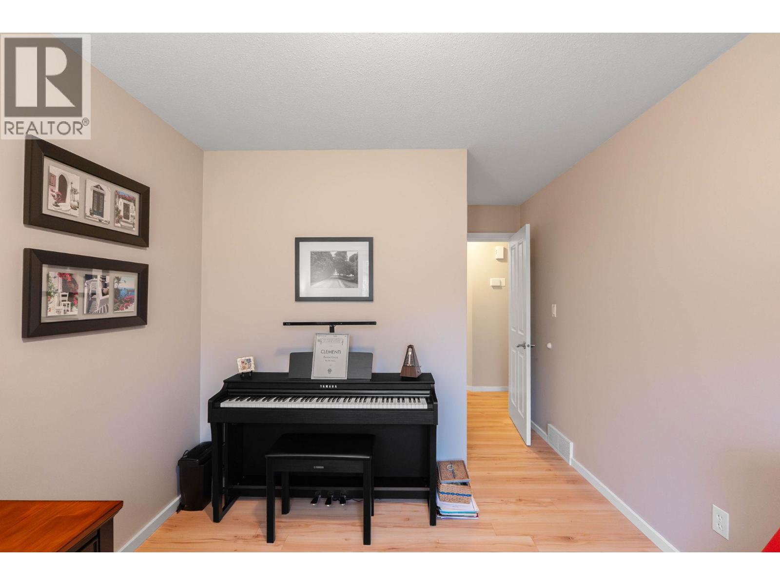 6292 Whinton Crescent - 13