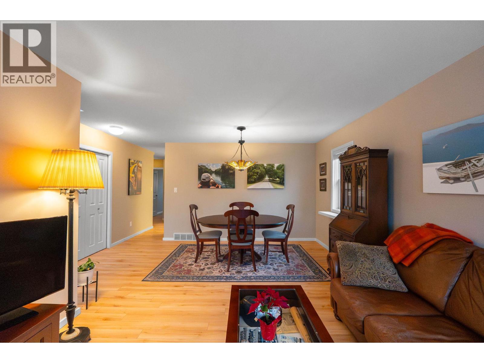 6292 Whinton Crescent - 8