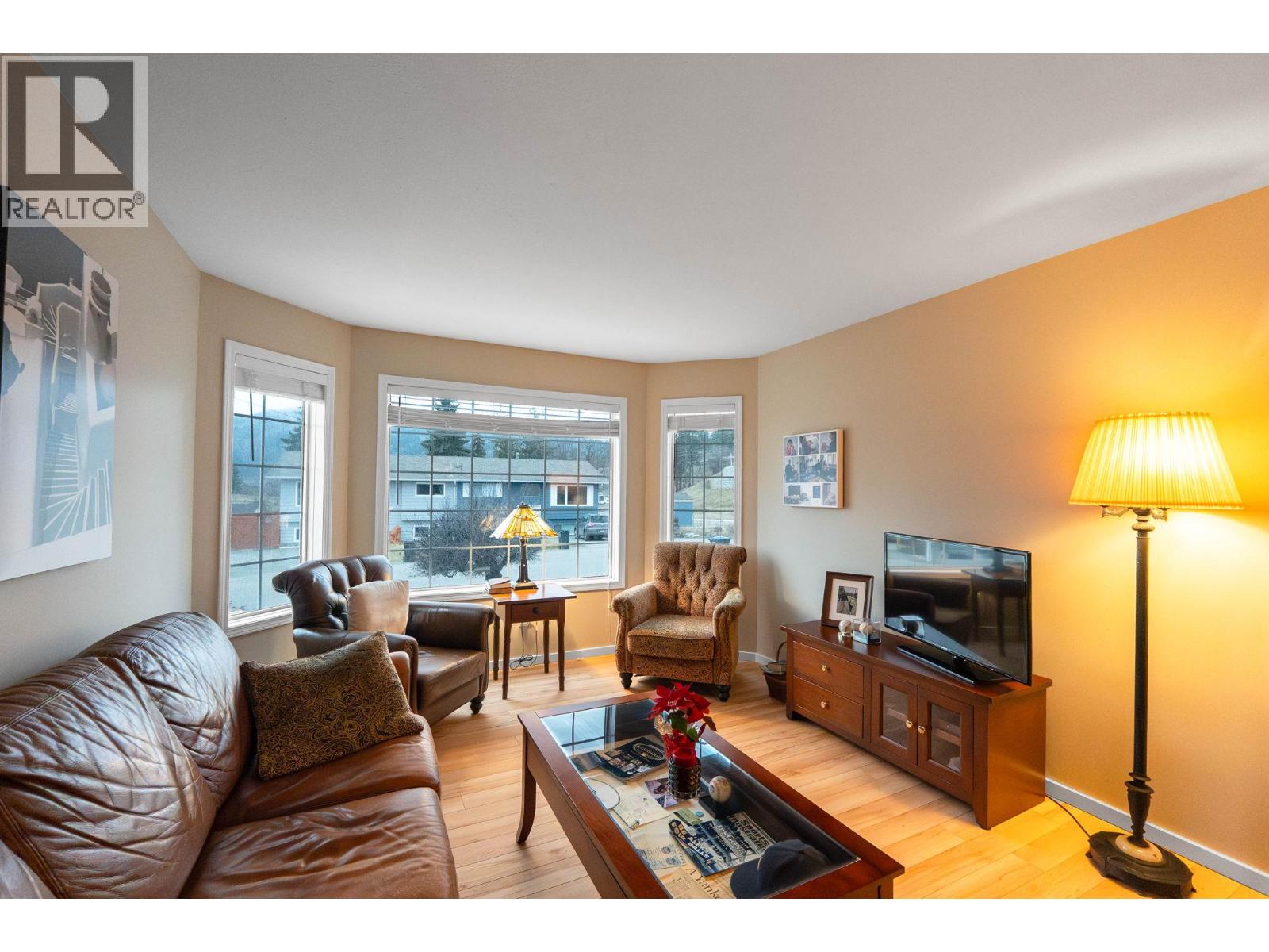 6292 Whinton Crescent - 7