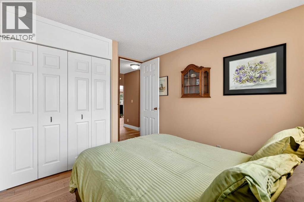 Single Family House Bungalow for Sale in  Oakmount Way SW Oakridge Calgary 