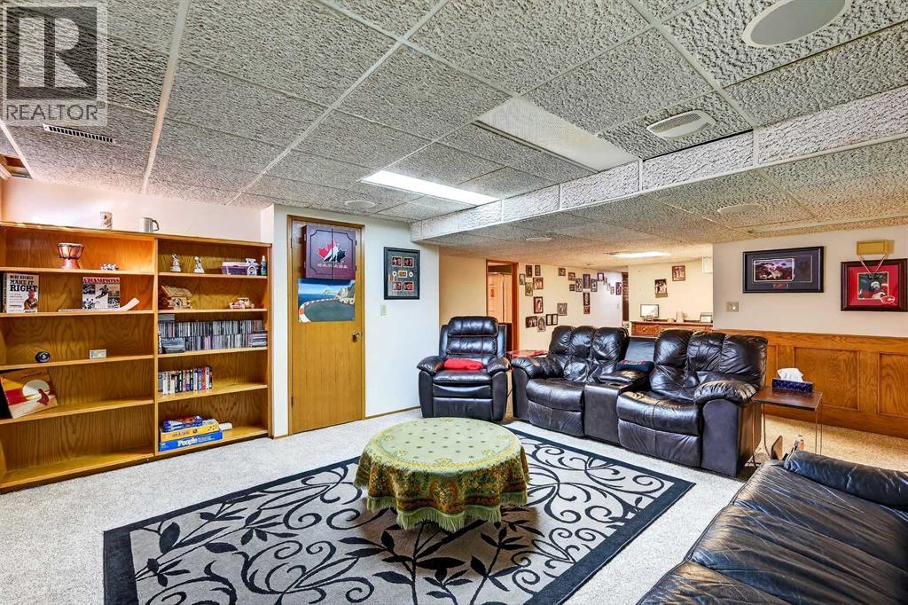 Single Family House Bungalow for Sale in  Oakmount Way SW Oakridge Calgary 