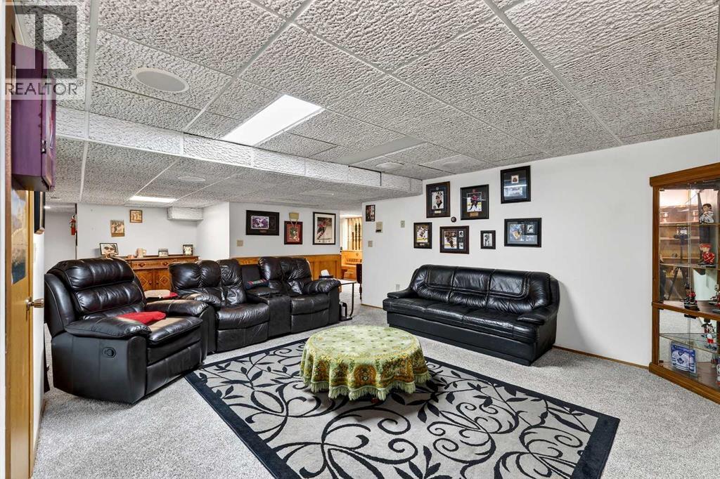 Single Family House Bungalow for Sale in  Oakmount Way SW Oakridge Calgary 