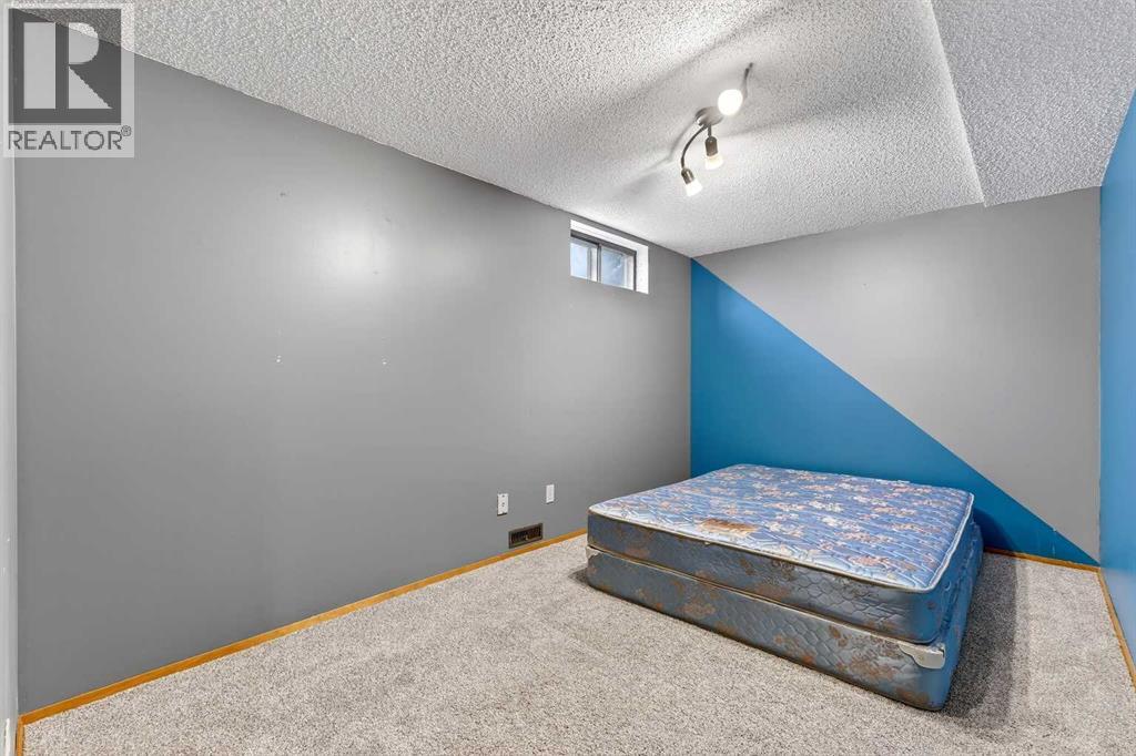 Single Family House Bungalow for Sale in  Oakmount Way SW Oakridge Calgary 