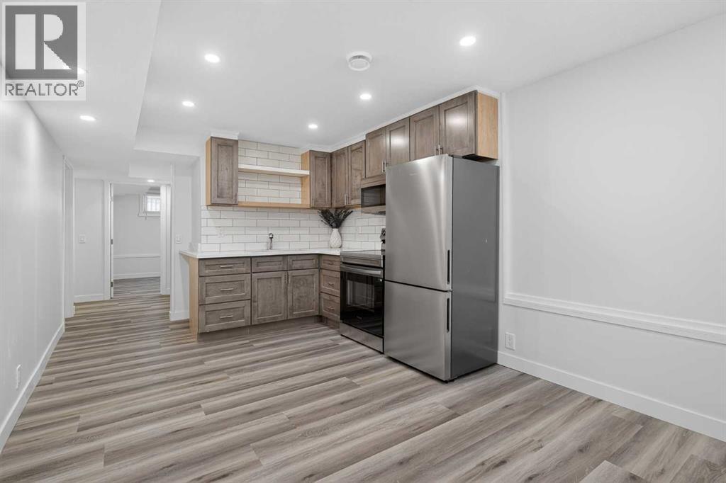 Single Family House Bi-level for Sale in  Bernard Close NW Beddington Heights Calgary 