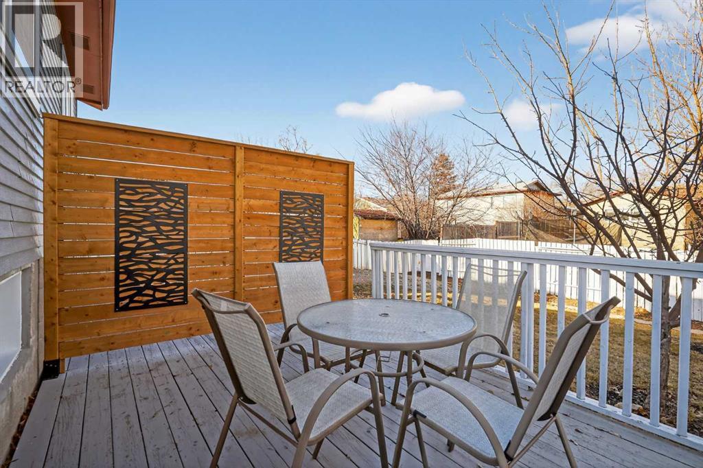 Single Family House Bi-level for Sale in  Bernard Close NW Beddington Heights Calgary 