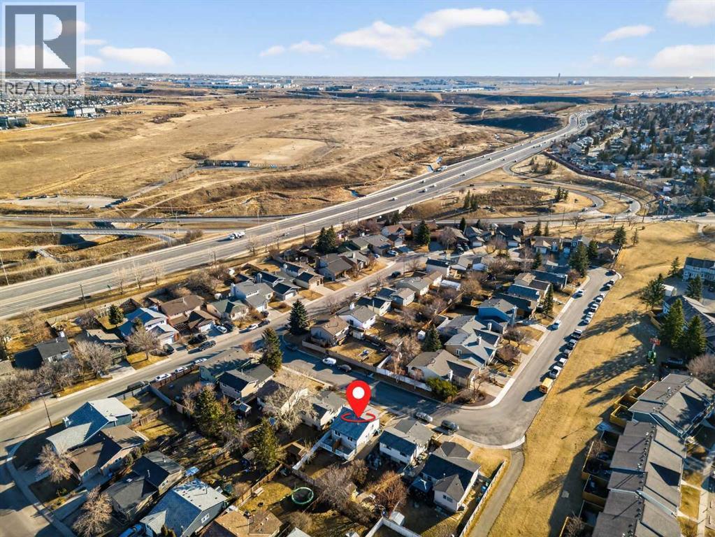 Single Family House Bi-level for Sale in  Bernard Close NW Beddington Heights Calgary 