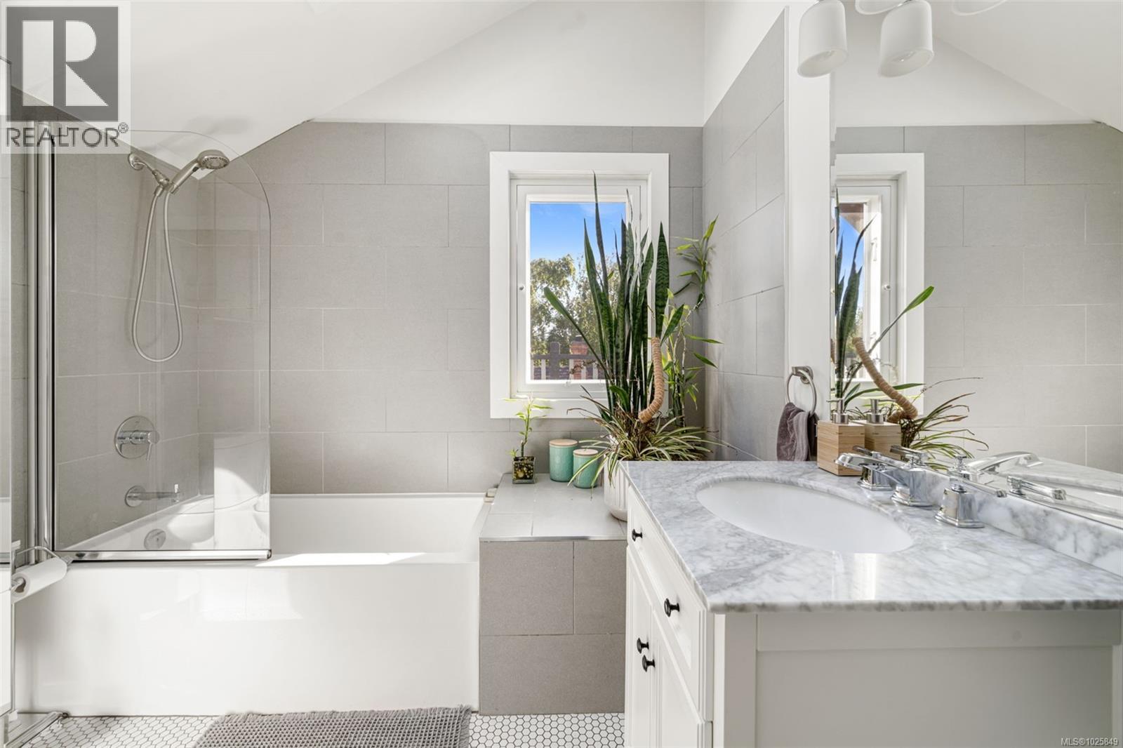 903 Collinson St, Victoria