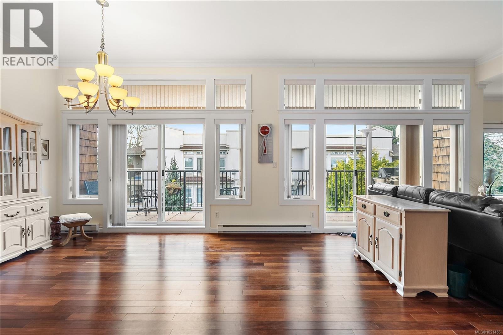 303 9942 Third Street, Sidney