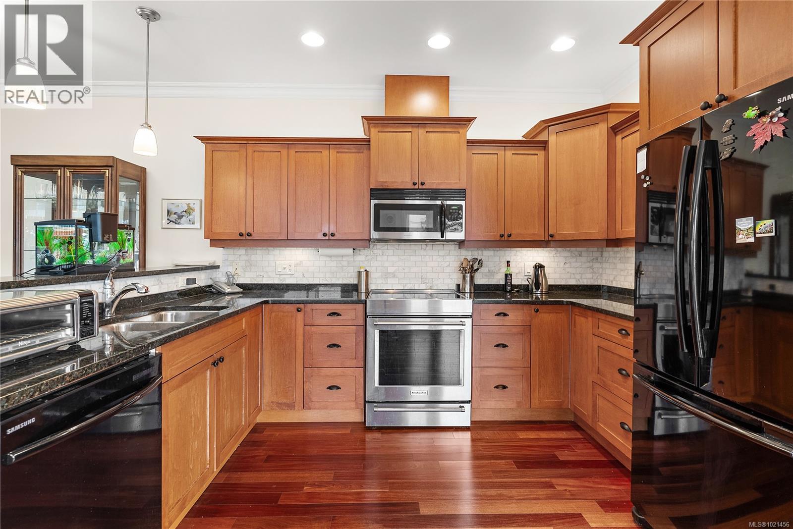 303 9942 Third Street, Sidney