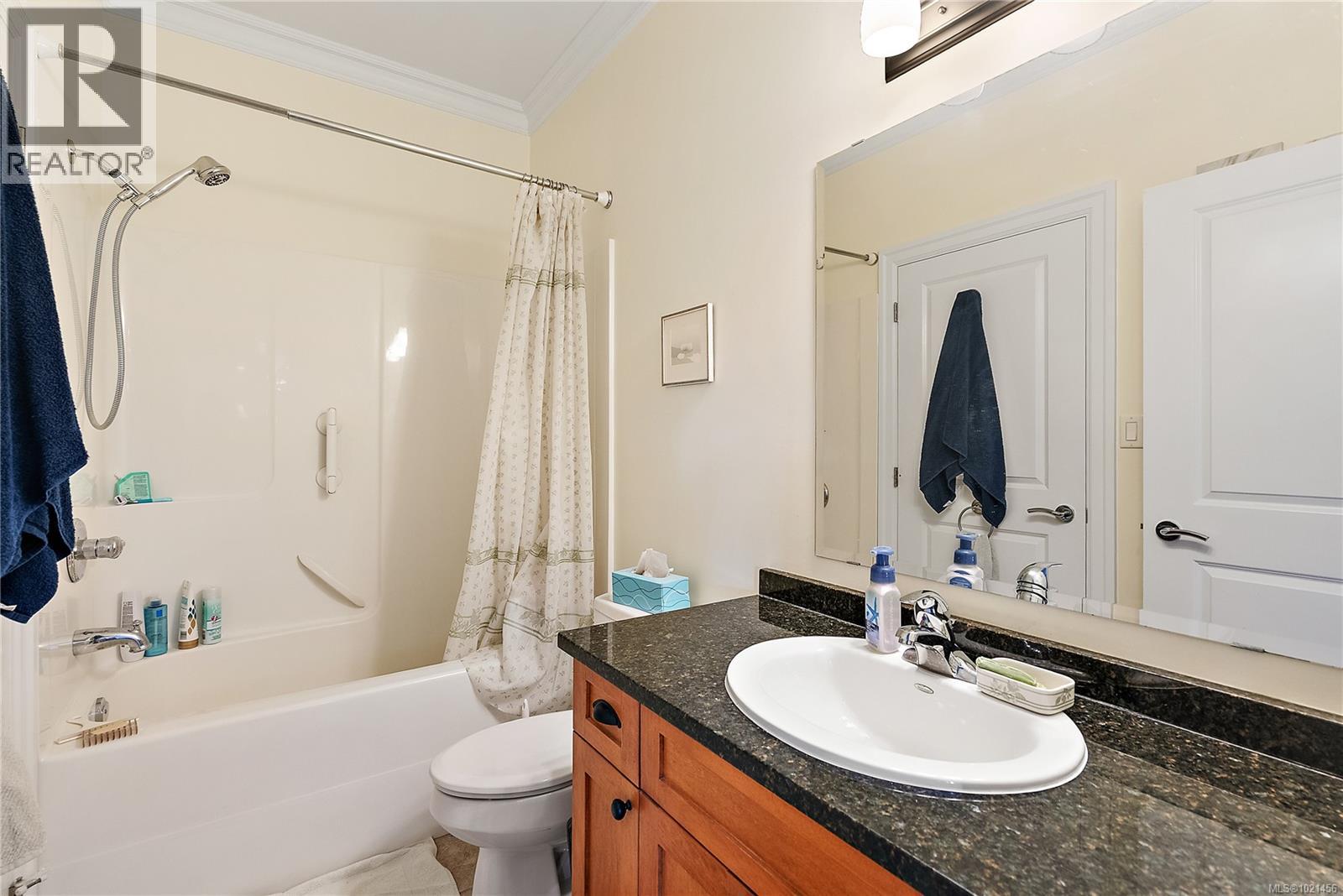 303 9942 Third Street, Sidney