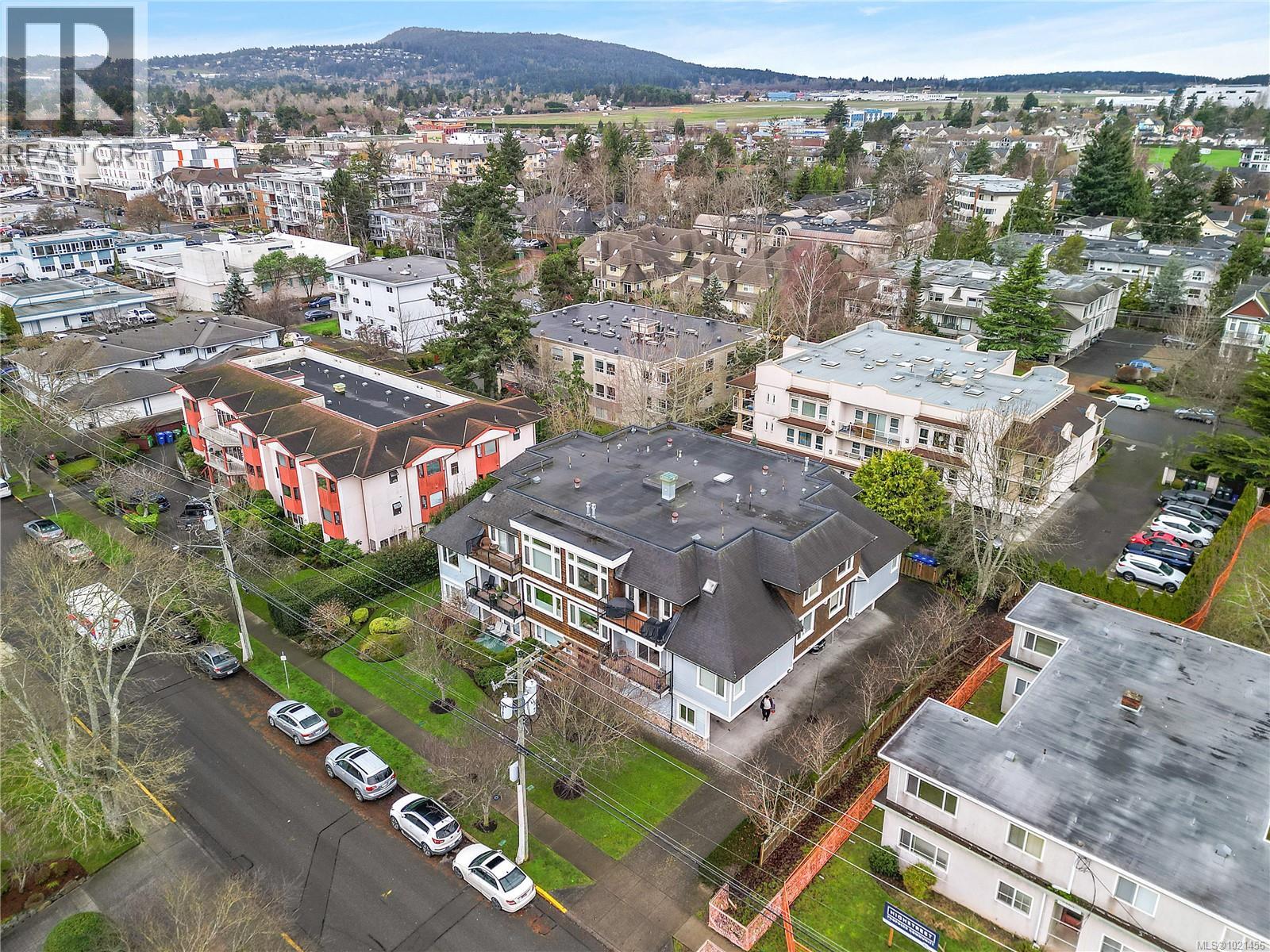 303 9942 Third Street, Sidney