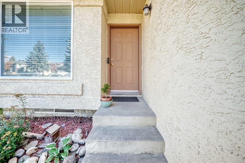 Single Family House for Sale in  Rivergreen Crescent SE Riverbend Calgary 