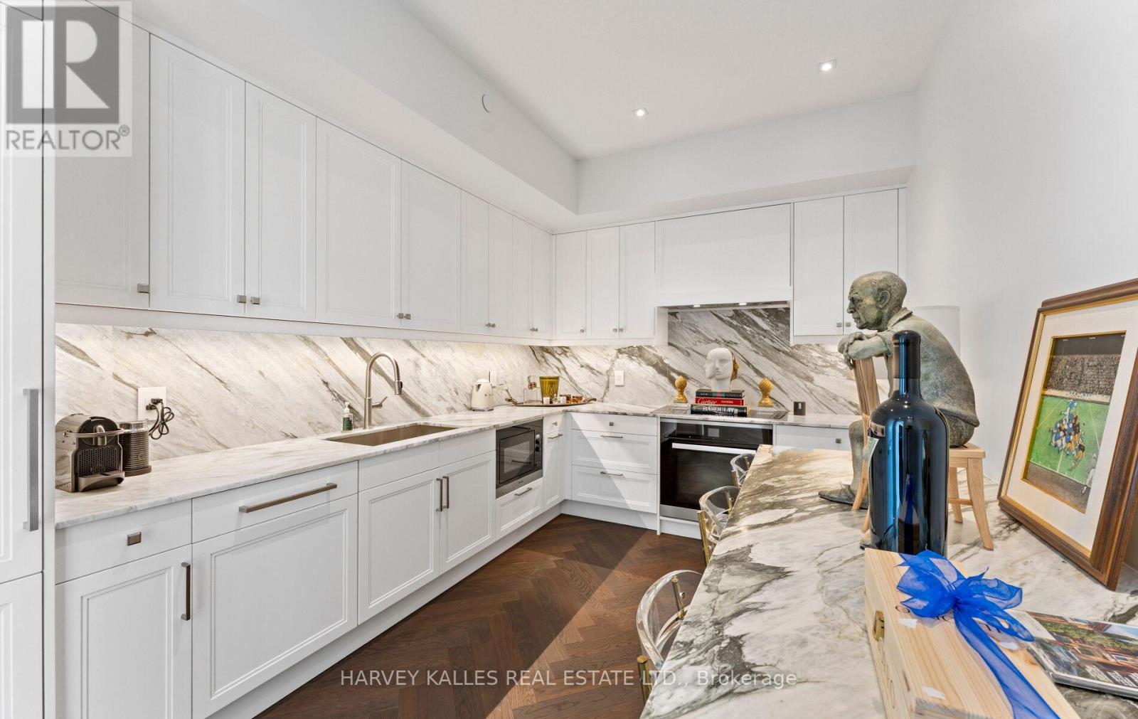 #3502 200 CUMBERLAND STREET - 23