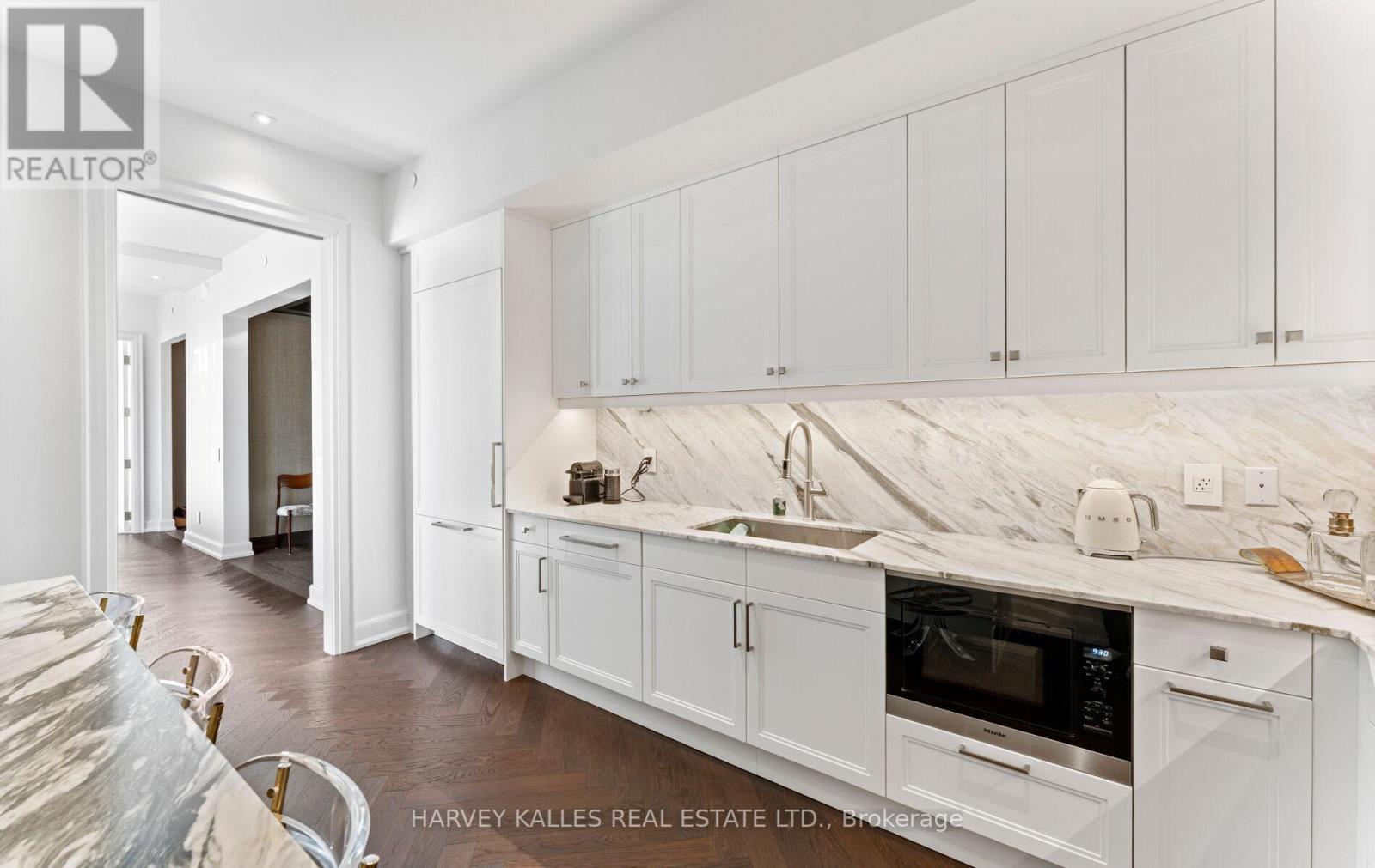 #3502 200 CUMBERLAND STREET - 25
