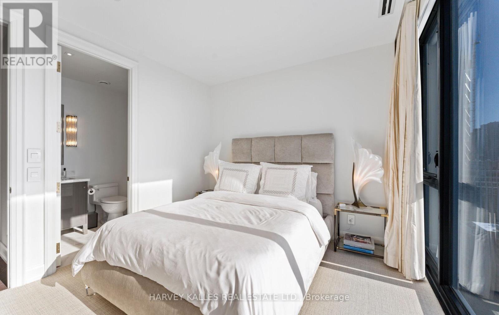 #3502 200 CUMBERLAND STREET - 38