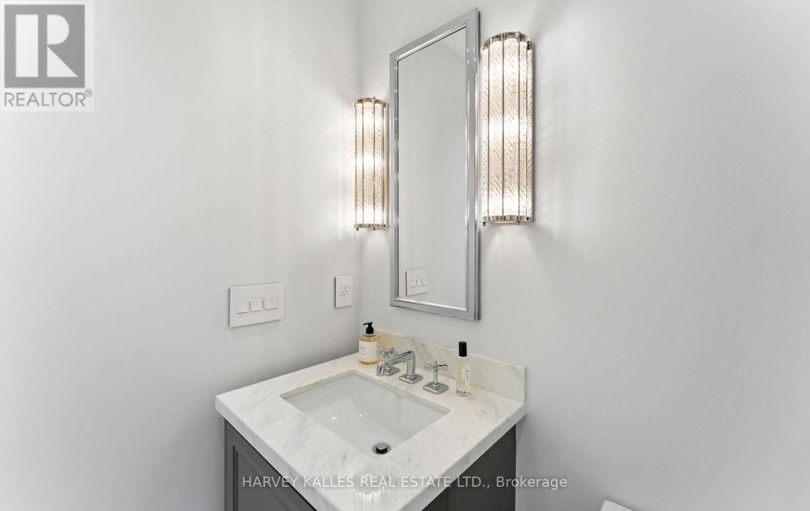 #3502 200 CUMBERLAND STREET - 40