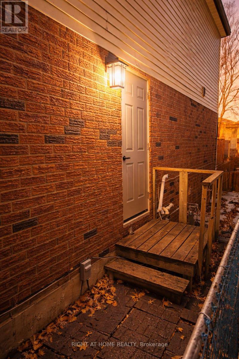 9 BOXDENE AVENUE - Photo 2 of 17, Toronto (Milliken), Ontario