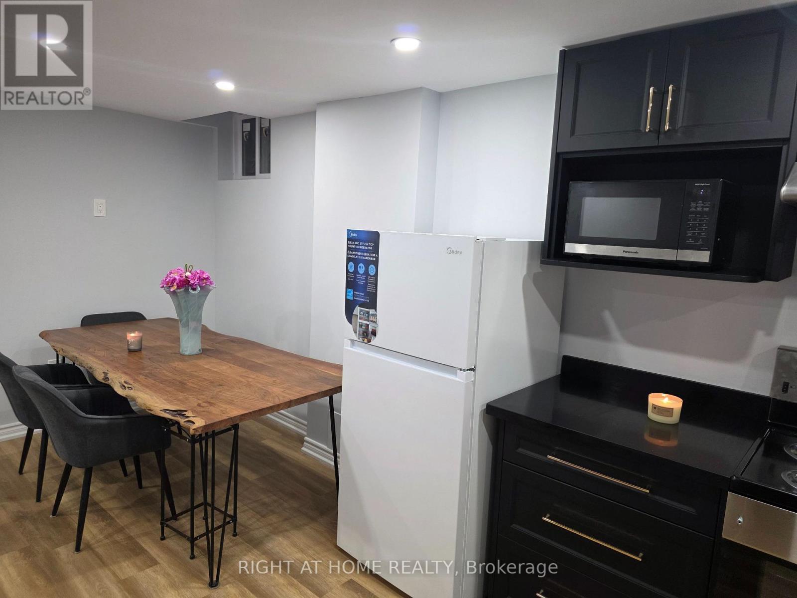 9 BOXDENE AVENUE - Photo 4 of 17, Toronto (Milliken), Ontario