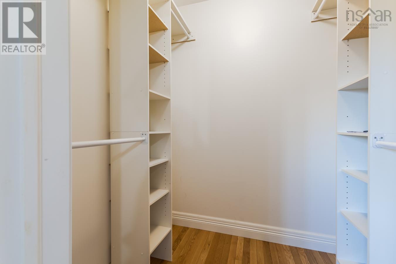 Property 23 of 49 of 157 PARKWOOD SOUTH