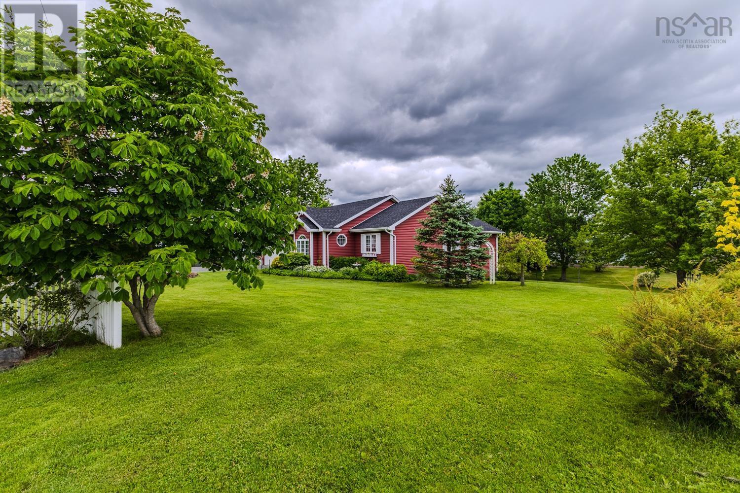 Property 44 of 49 of 157 PARKWOOD SOUTH