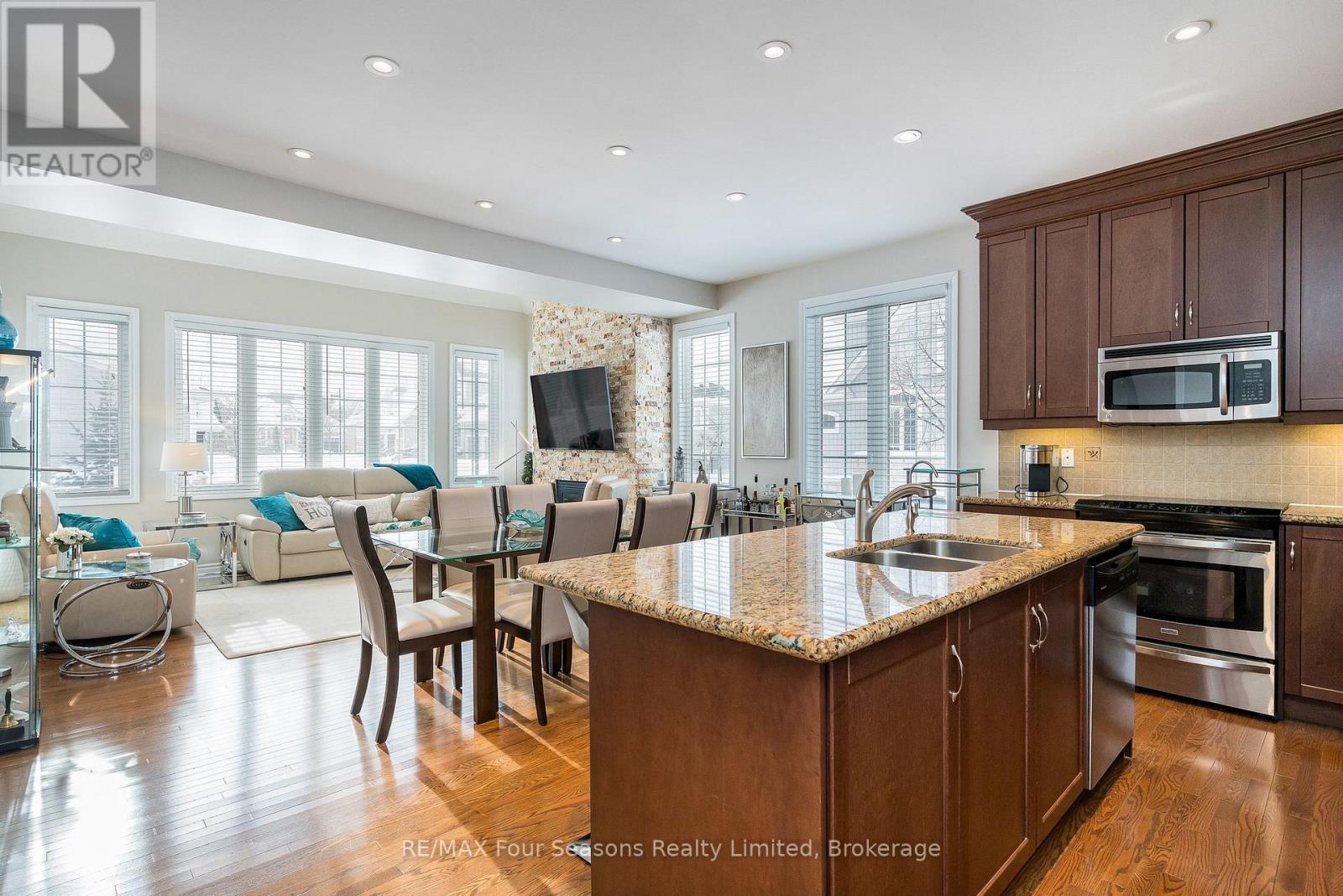 64 WATERVIEW ROAD - Photo 5 of 48, Wasaga Beach, Ontario