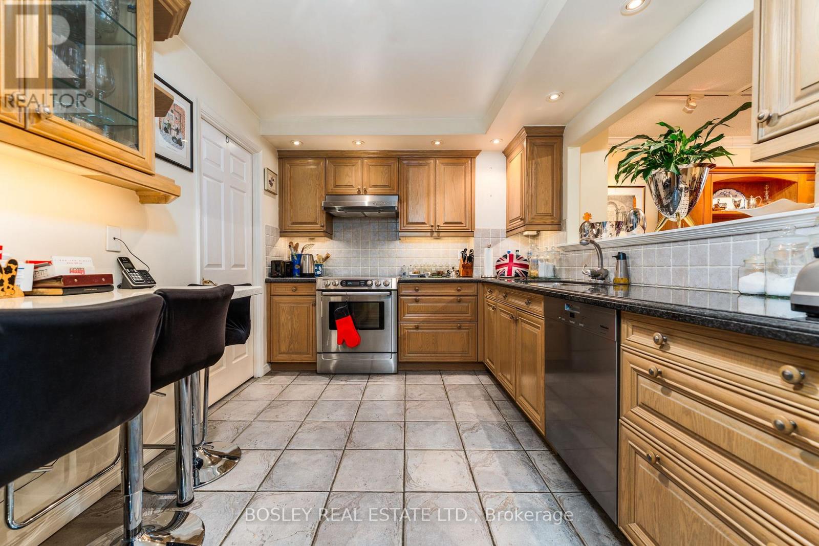 #605 160 FREDERICK STREET - 11