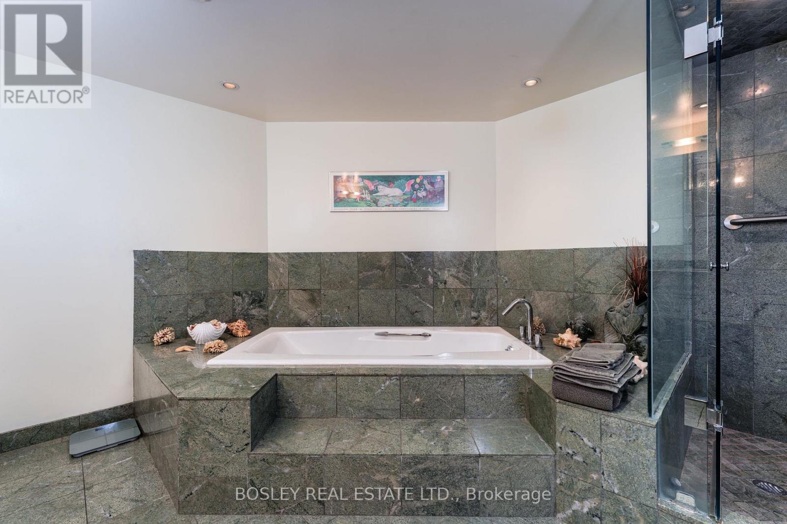 #605 160 FREDERICK STREET - 16