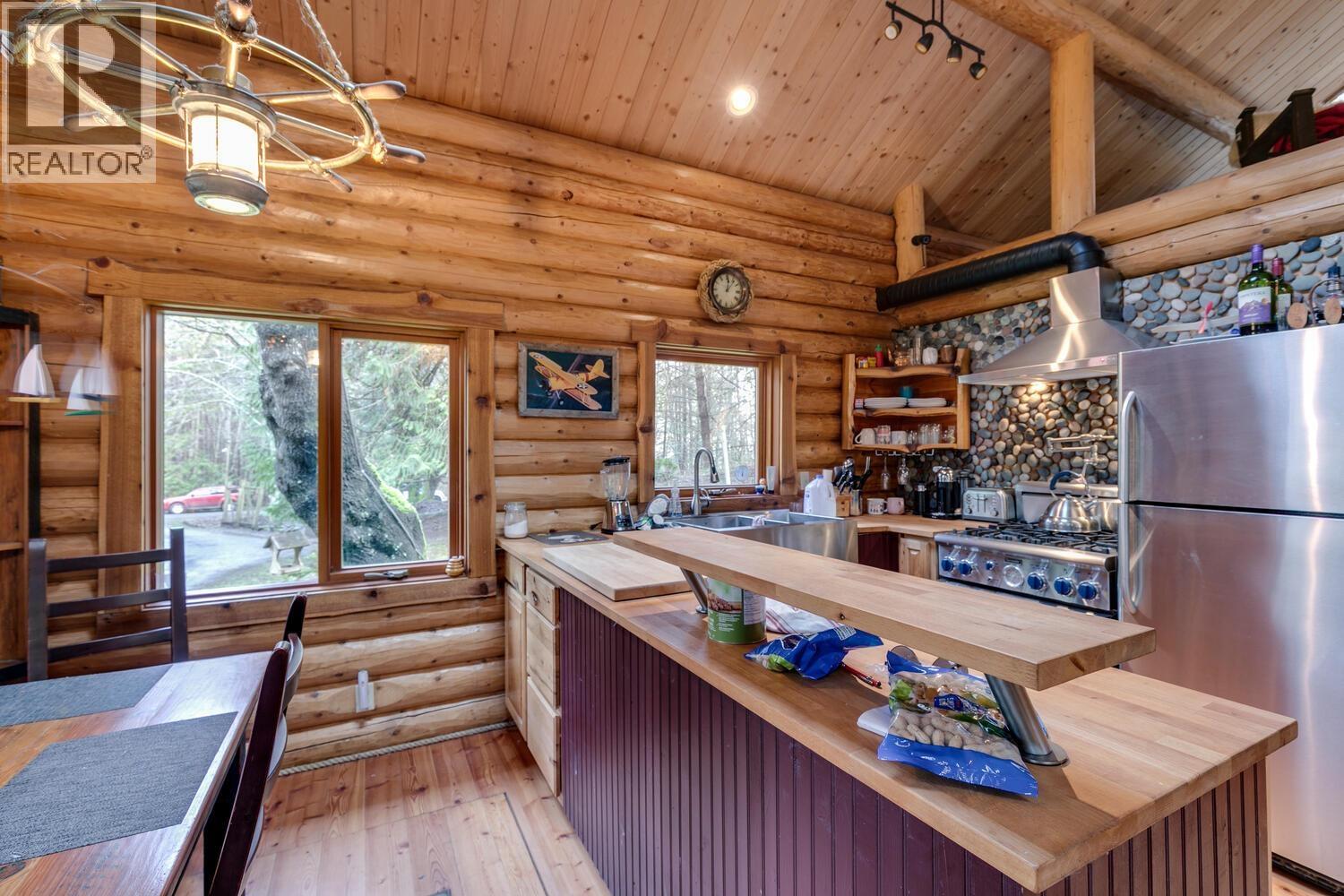 274 MERRYMAN DRIVE, Mayne Island