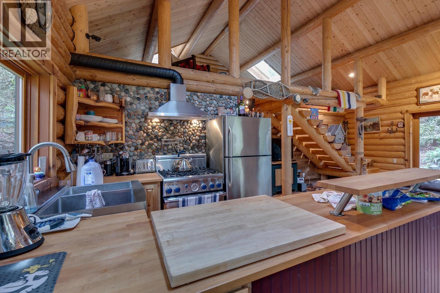 274 MERRYMAN DRIVE, Mayne Island